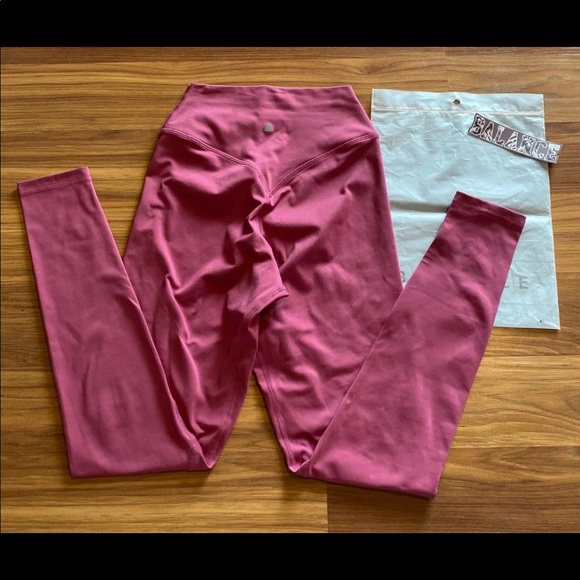 ❗️SOLD❗️Balance Athletica Ascend Leggings - Picture 4 of 11
